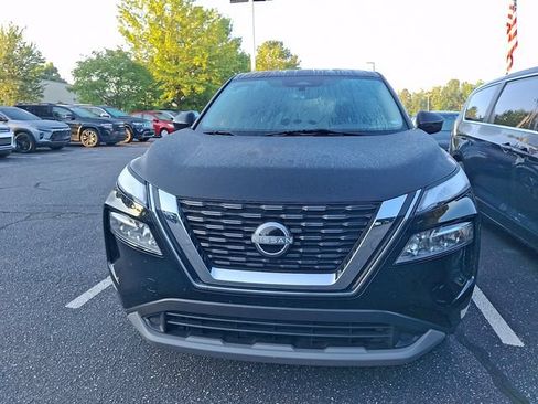 Used 2023 Nissan Rogue SV FWD image 2