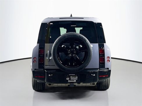 Used 2024 Land Rover Defender 130 X-Dynamic SE image 6