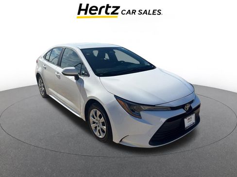 Used 2025 Toyota Corolla LE image 1