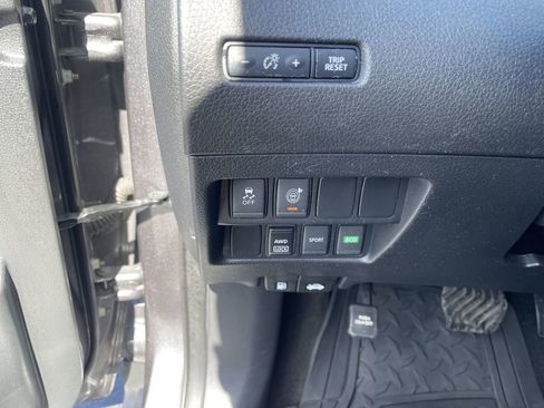 Used 2017 Nissan Rogue SV image 18