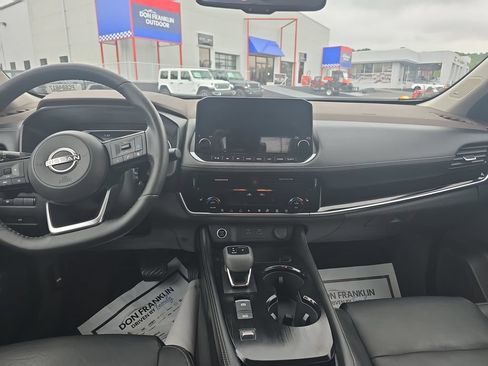 Used 2023 Nissan Rogue SL w/ SL Premium Package FWD image 12