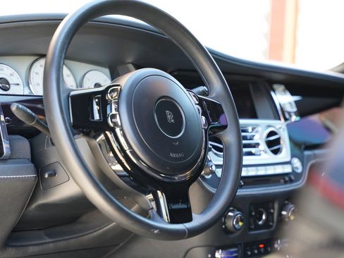 Used 2018 Rolls-Royce Ghost RWD image 45
