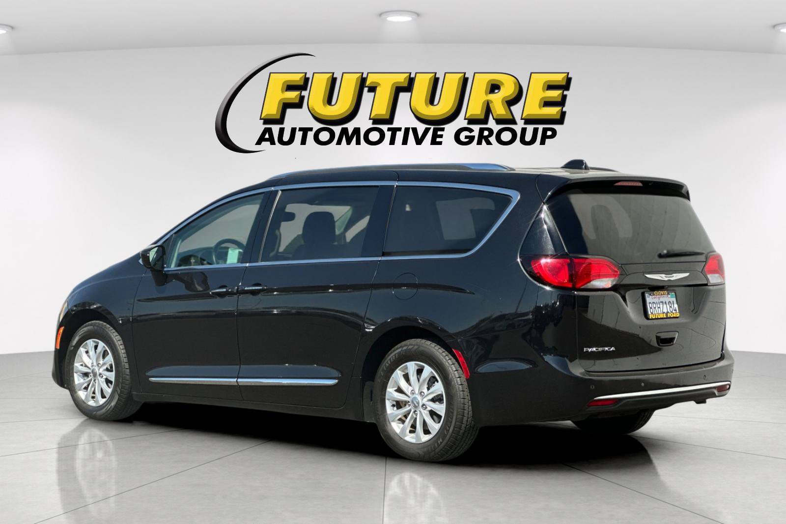 Used 2019 Chrysler Pacifica Touring-L FWD image 5