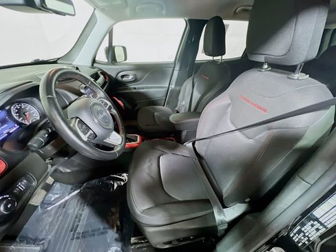 Used 2018 Jeep Renegade Trailhawk w/ UConnect 8.4 Nav Group AWD/4WD image 19