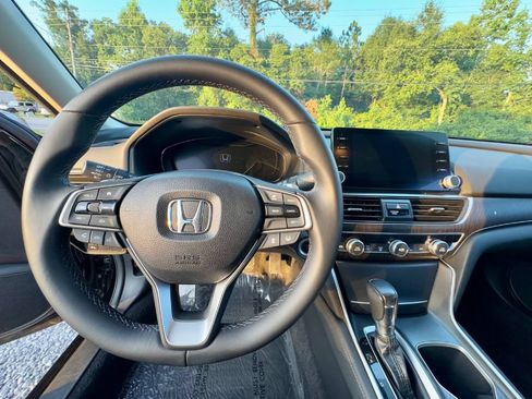 Used 2018 Honda Accord Touring image 14