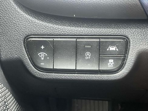 Used 2021 Kia Seltos S FWD image 17