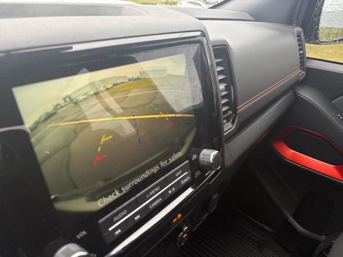 Used 2022 Nissan Frontier PRO-4X w/ Technology Package image 19