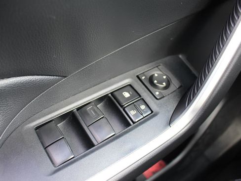 Used 2019 Toyota RAV4 LE w/ Carpet Mat Package image 27