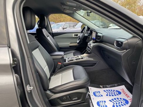 Certified 2022 Ford Explorer XLT w/ Equipment Group 202A image 27