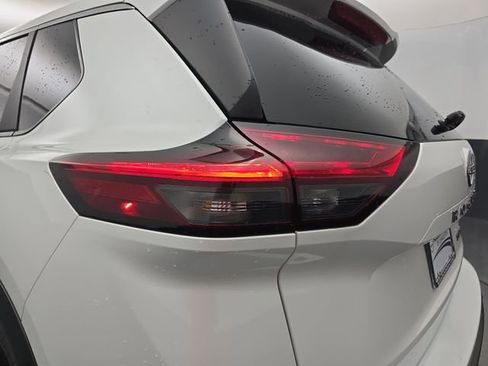Used 2024 Nissan Rogue SV AWD/4WD image 18