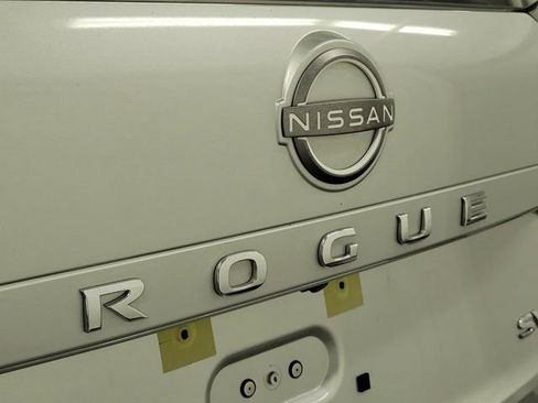 Certified 2023 Nissan Rogue SV image 7