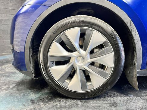 Used 2023 Tesla Model Y Long Range AWD/4WD image 21