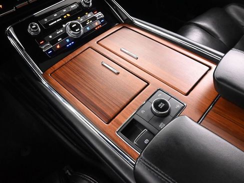 Used 2020 Lincoln Navigator Reserve w/ Luxury Package RWD image 42