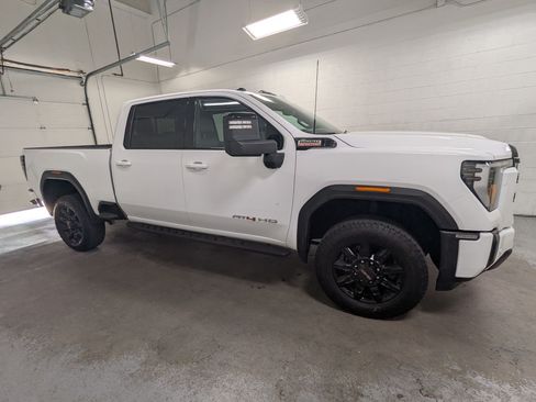 Used 2025 GMC Sierra 3500 AT4 w/ AT4 Premium Plus Package AWD/4WD image 3