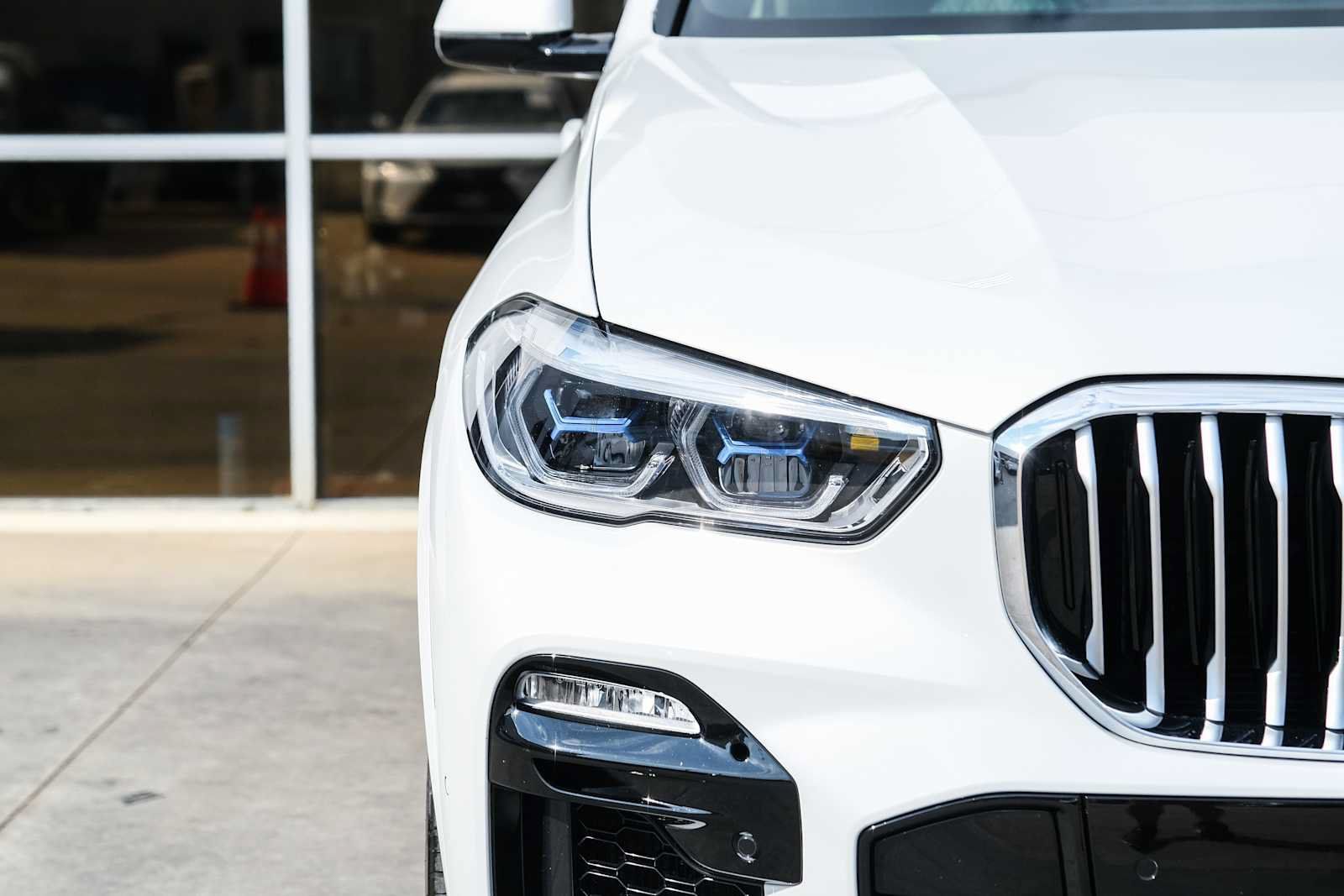 Used 2019 BMW X5 xDrive40i w/ M Sport Package AWD/4WD image 4