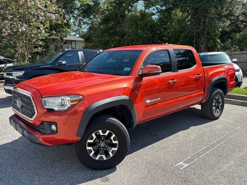 Used 2018 Toyota Tacoma TRD Off-Road image 2