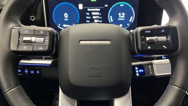 Used 2025 Hyundai Santa Fe Limited AWD/4WD image 16