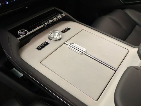 New 2026 Lincoln Navigator L Reserve AWD/4WD image 9