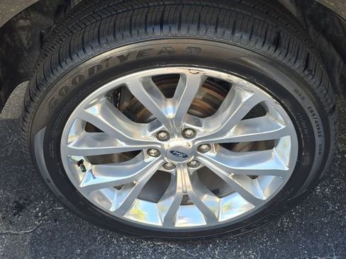 Used 2018 Ford Expedition Platinum image 5