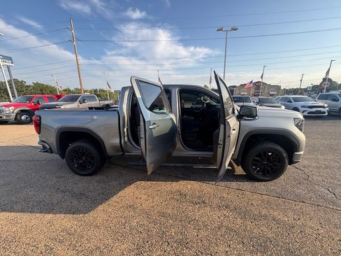 Used 2024 GMC Sierra 1500 AT4 w/ Technology Package AWD/4WD image 9