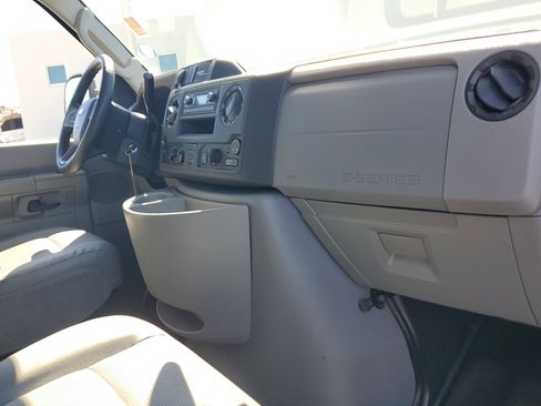Used 2022 Ford E-350 and Econoline 350 Super Duty w/ Power Windows & Locks Group image 15