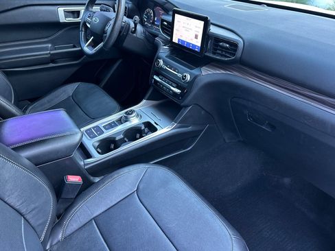 Used 2020 Ford Explorer Limited image 19