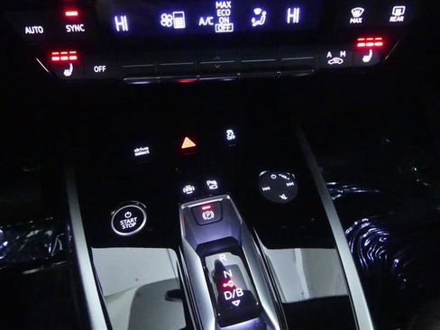 Used 2025 Audi Q4 e-tron Premium Plus w/ Premium Plus image 15