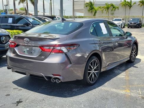 Used 2023 Toyota Camry SE FWD image 3