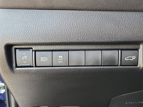 Certified 2023 Toyota Venza LE image 22