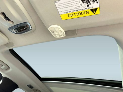 Certified 2022 Volvo XC90 T6 Momentum w/ Advanced Package image 16