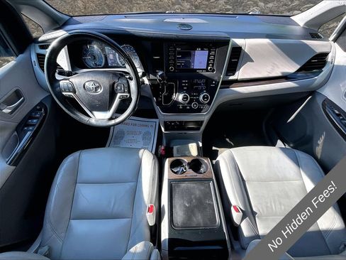 Used 2018 Toyota Sienna XLE Premium AWD/4WD image 14