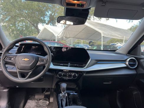 Used 2025 Chevrolet Trax LT image 29