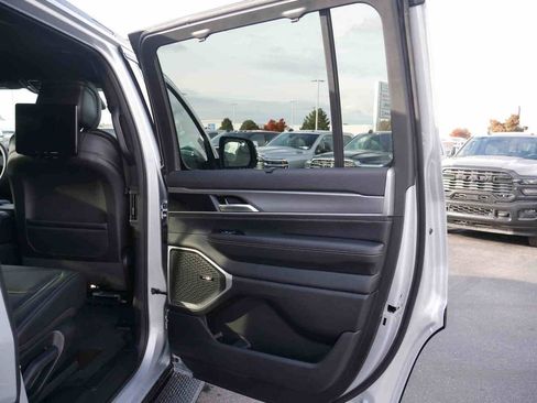 New 2025 Jeep Wagoneer Series II w/ Convenience Group I AWD/4WD image 23