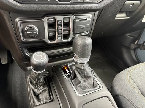 New 2026 Jeep Gladiator Sport AWD/4WD image 16