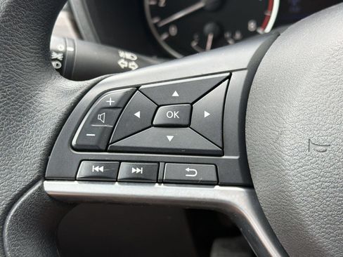 Used 2025 Nissan Altima 2.5 SV FWD image 17