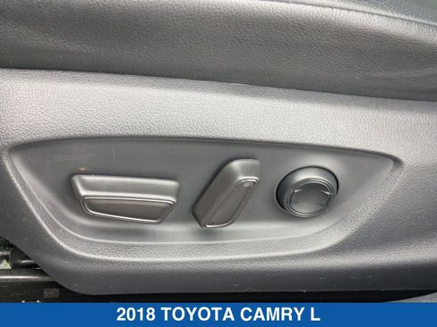 Used 2018 Toyota Camry SE w/ Moonroof Package image 26