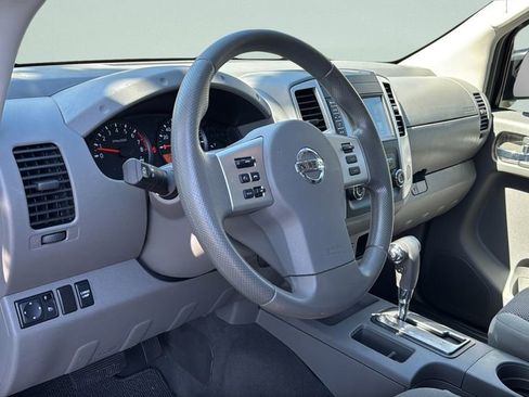 Used 2019 Nissan Frontier SV image 4