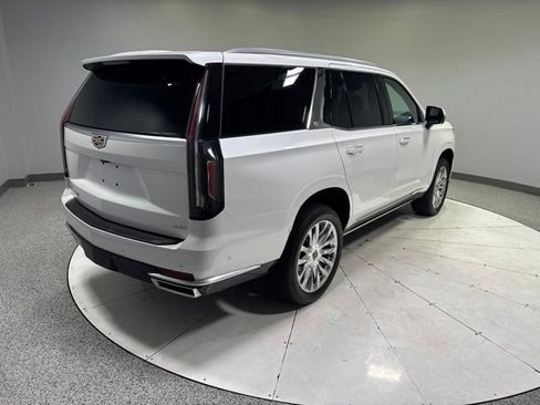 Used 2023 Cadillac Escalade Premium Luxury AWD/4WD image 5