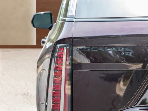 New 2025 Cadillac Escalade IQ Sport 2 w/ LPO, ONYX Package image 24