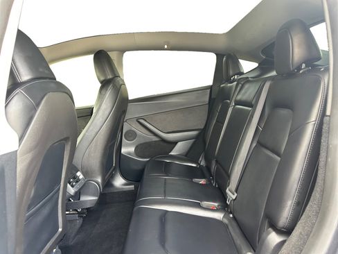 Used 2024 Tesla Model Y 2WD image 13
