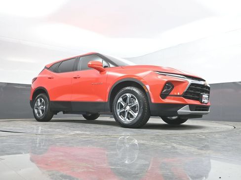 Used 2025 Chevrolet Blazer LT FWD image 31