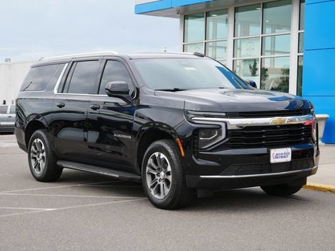 Used 2025 Chevrolet Suburban LS AWD/4WD image 23