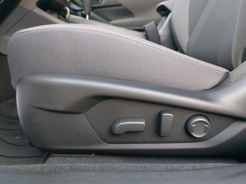 Used 2025 Subaru Crosstrek 2.0i Premium image 32