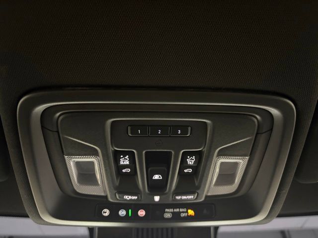 Used 2025 GMC Sierra 1500 AT4 w/ Technology Package AWD/4WD image 39