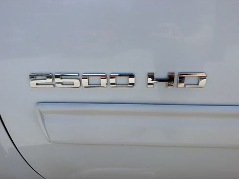 Used 2014 Chevrolet Silverado 2500 LT AWD/4WD image 9