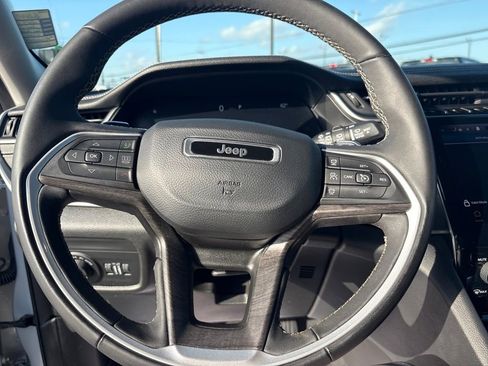 Used 2023 Jeep Grand Cherokee Limited image 19