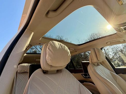 Used 2023 Mercedes-Benz EQS 580 4MATIC SUV w/ Acoustic Comfort Package image 51