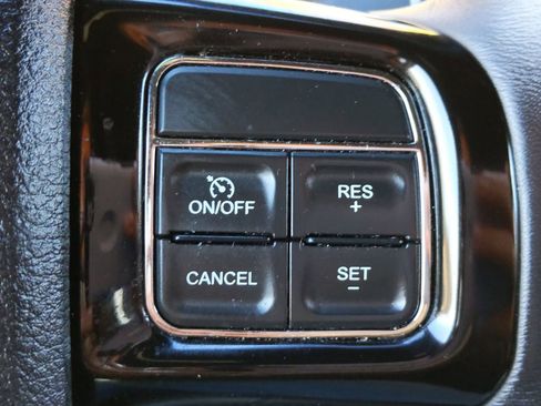 Used 2018 Dodge Grand Caravan SXT FWD image 22