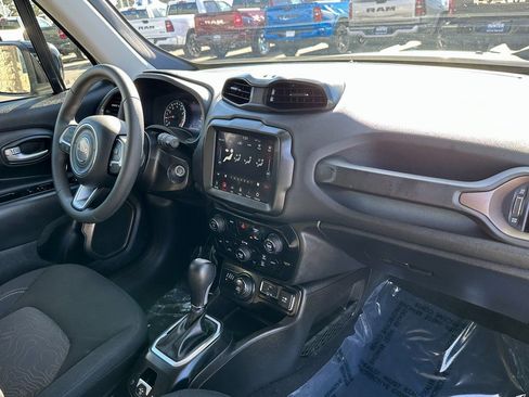 Certified 2023 Jeep Renegade Latitude image 12