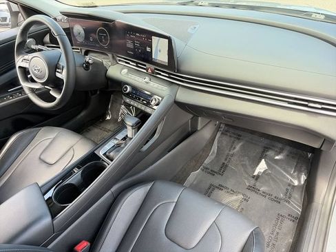 Used 2023 Hyundai Elantra Limited w/ Preferred Accessory Package FWD image 12